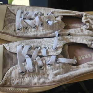 Converse Low Top Sneakers in Light Beige and White